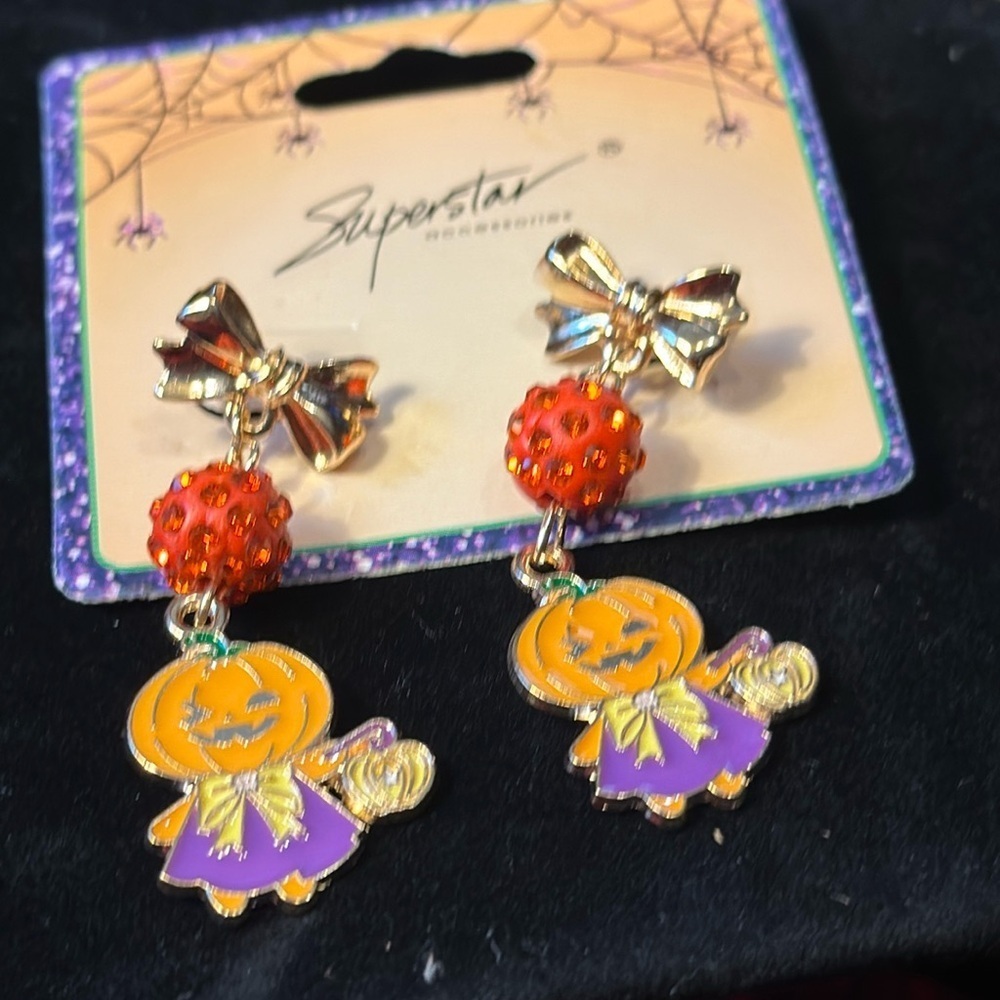 Halloween earrings. Adorable orange sparkles with a smiling pumpkin pierced.​​